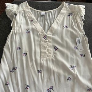 NWT Medium Old Navy Women's blouse- off-white floral